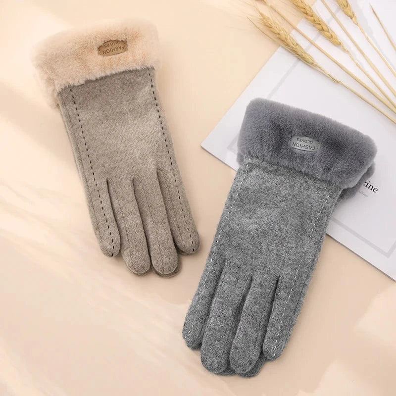 Cute hands warm touch phone women winter wool gloves