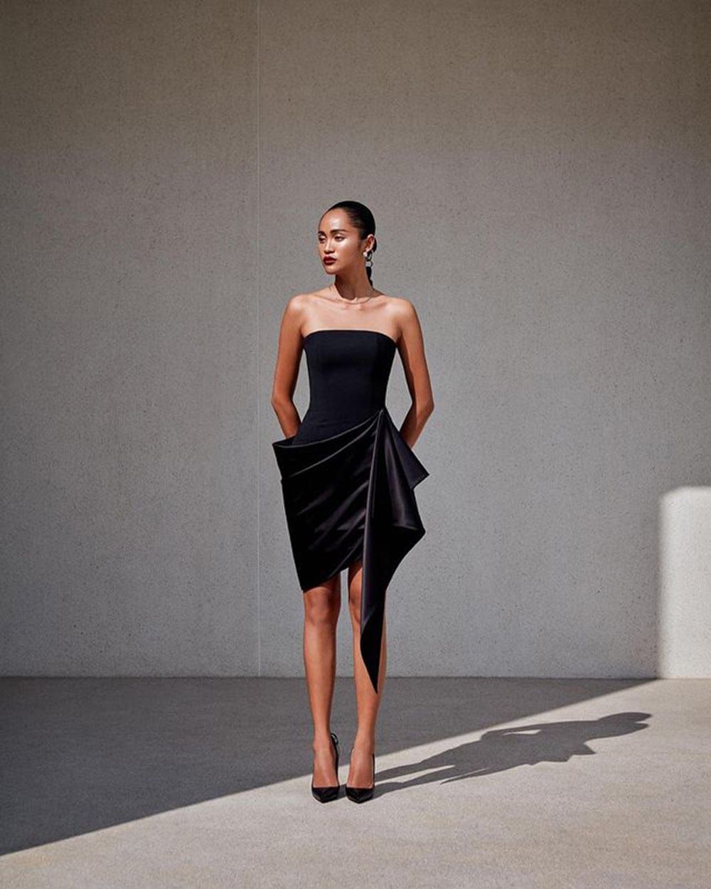 DH7826 Summer New Arrival Irregular Spcling Slik Ruffles Strapless Bodycon Black Elegant Dress