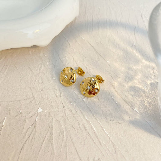 DJE2023060 New titanium steel jewelry coin shaped inlaid cubic zirconia hammer pattern 18k gold plated stainless steel earrings