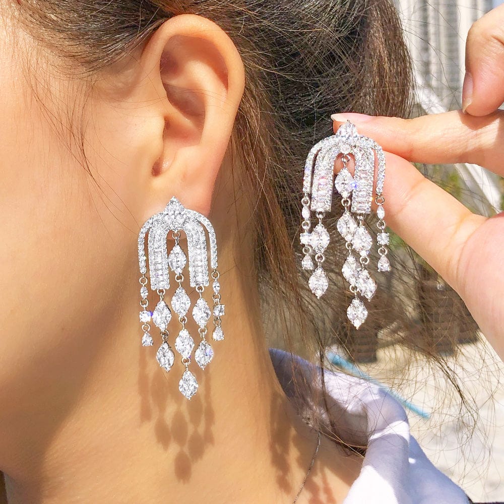 E0901 Expensive Bling White CZ Statement Dangly Drop Chandelier Bridal Long Tassel Earrings for Women Luxury Wedding Jewelry Accessory