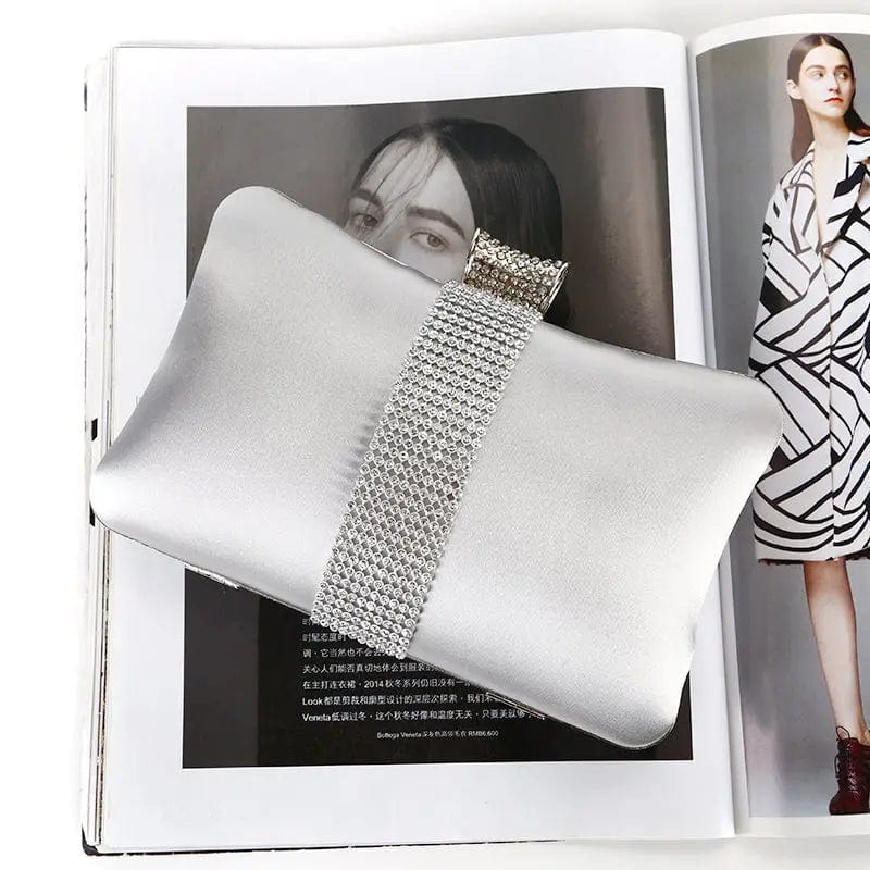 Factory direct wholesale brand new crystal box clutch bag comfortable hand feeling silk clutches classic evening bag for lady