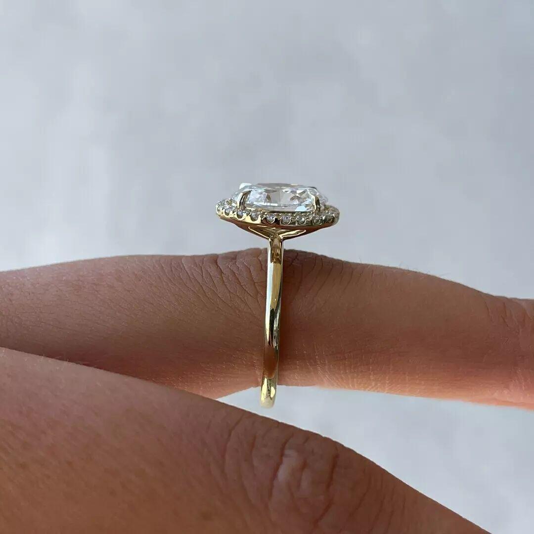Fancy Jewelry Hot Selling 18K real solid Yellow gold Halo Oval Cut 8x10mm 3 carat center stone moissanite diamond ring