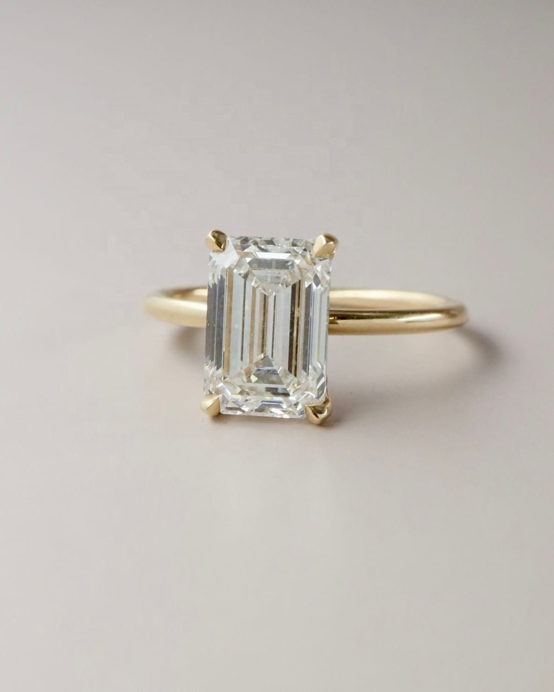 Fancy Jewelry Hot Selling 6X8MM Emerald Cut GRA Certificate Moissanite Classic Wedding Rings Real 18K Solid Gold Custom Rings