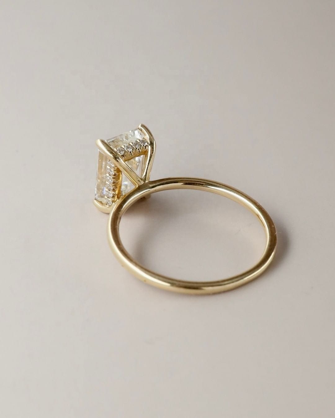 Fancy Jewelry Hot Selling 6X8MM Emerald Cut GRA Certificate Moissanite Classic Wedding Rings Real 18K Solid Gold Custom Rings