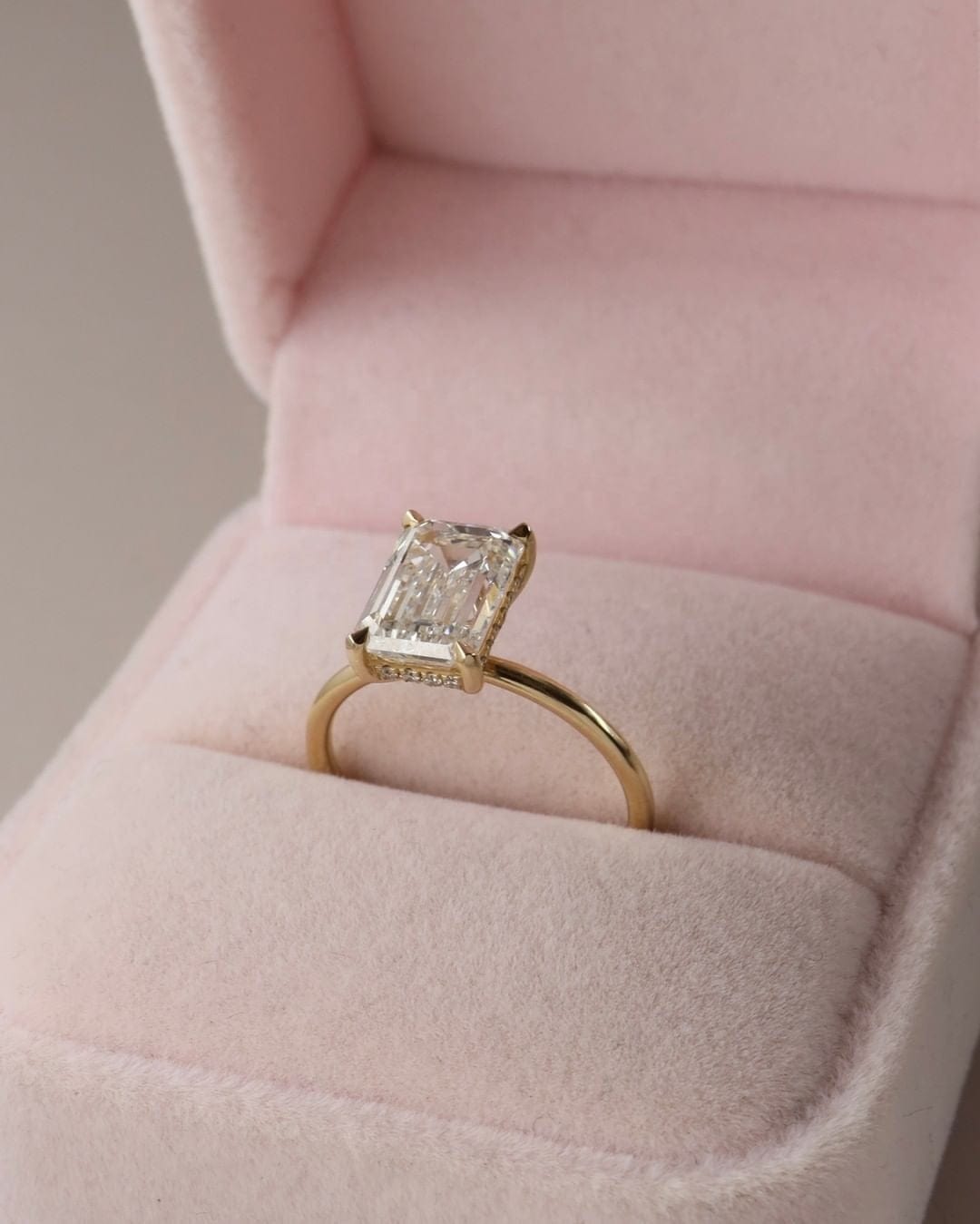 Fancy Jewelry Hot Selling 6X8MM Emerald Cut GRA Certificate Moissanite Classic Wedding Rings Real 18K Solid Gold Custom Rings
