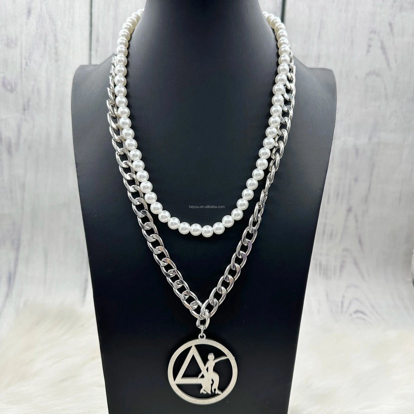 Fashion Delta DST Vintage Pearl Layer Stainless Steel Chain Necklace Fortitude Hollow Round Triangle Necklace Women Jewelry