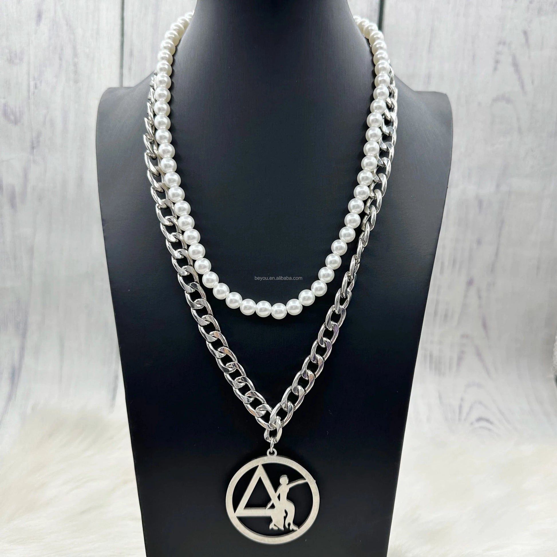 Fashion Delta DST Vintage Pearl Layer Stainless Steel Chain Necklace Fortitude Hollow Round Triangle Necklace Women Jewelry