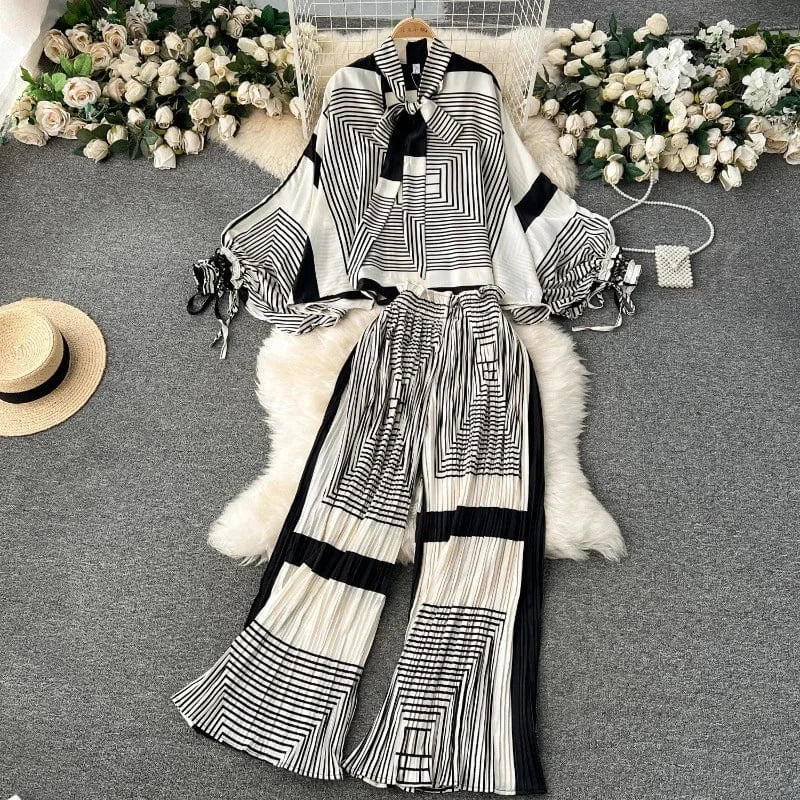 Free / 8 European and American Set Women High Grade Bat Sleeve Printed Top+Dropping Pleated Pants Two piece