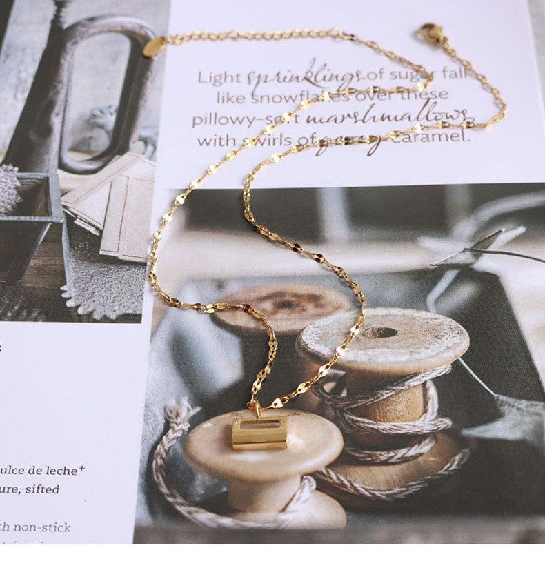 Gold New Minimalist Non Fade Stainless Steel Gold Plated Chain Small Gold Brick Handbag Shape Pendant Necklace for Girl