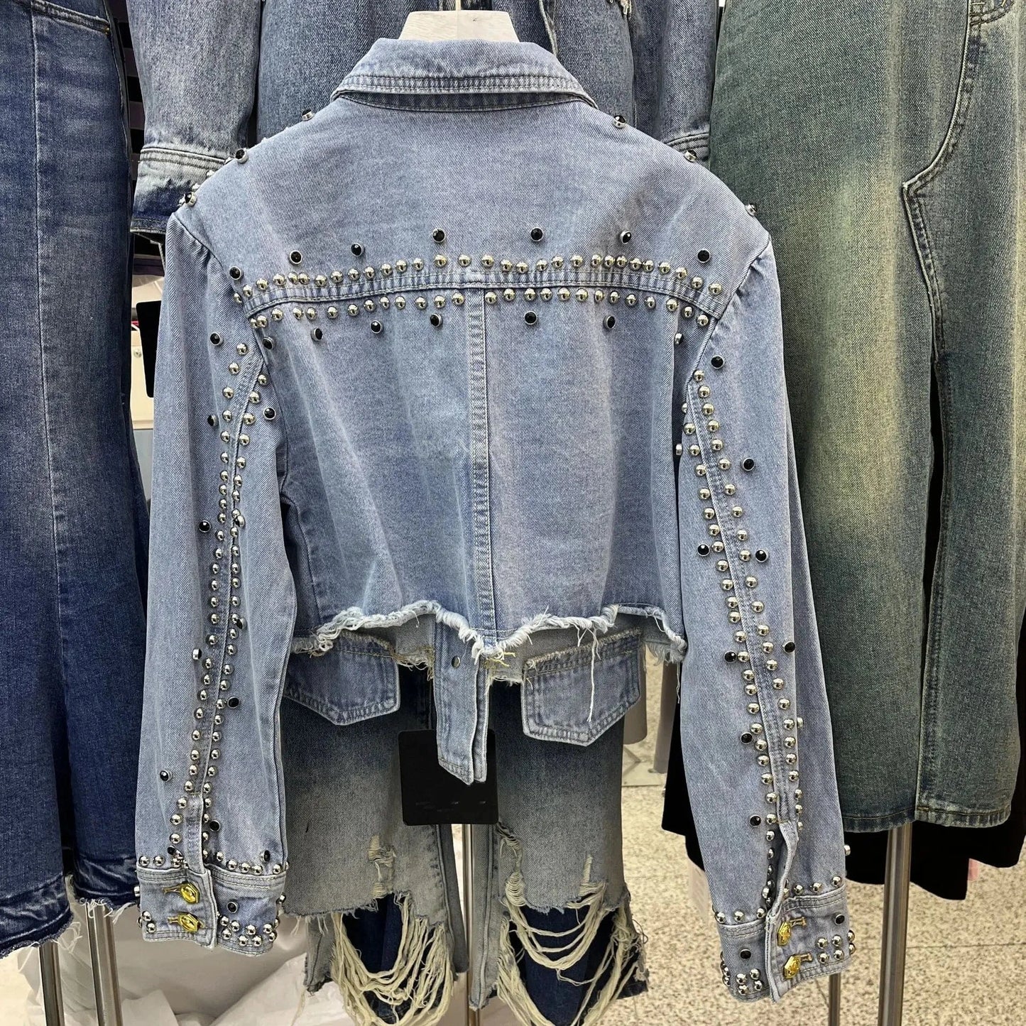 JL7311 Newest Style Lady Jean Jacket Long Sleeve Woman Denim Jacket with Rivets Golden Buttons Women Casual Jacket