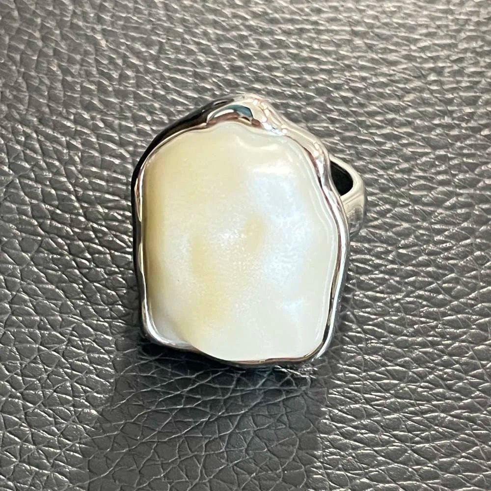 Latest Design White Shell Alloy Gold Plated Ring Regular Size African Ladies Rings Anniversary Wedding Party Costume Accessories