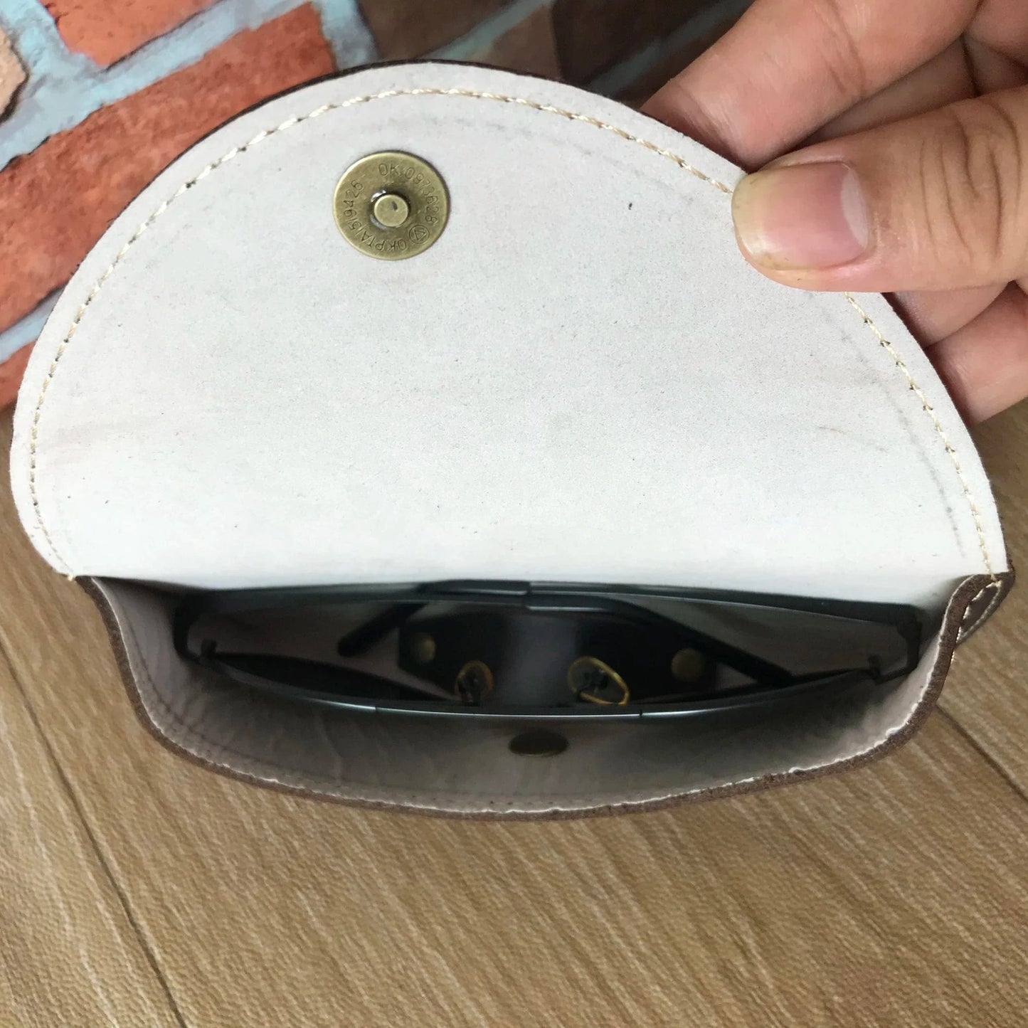 Leather In Stock Eyeglass Cowhide Leather Sunglasses Bag/Sun Glasses Pouch For Men And Women Unique Best Hard Spectacle Protective Case