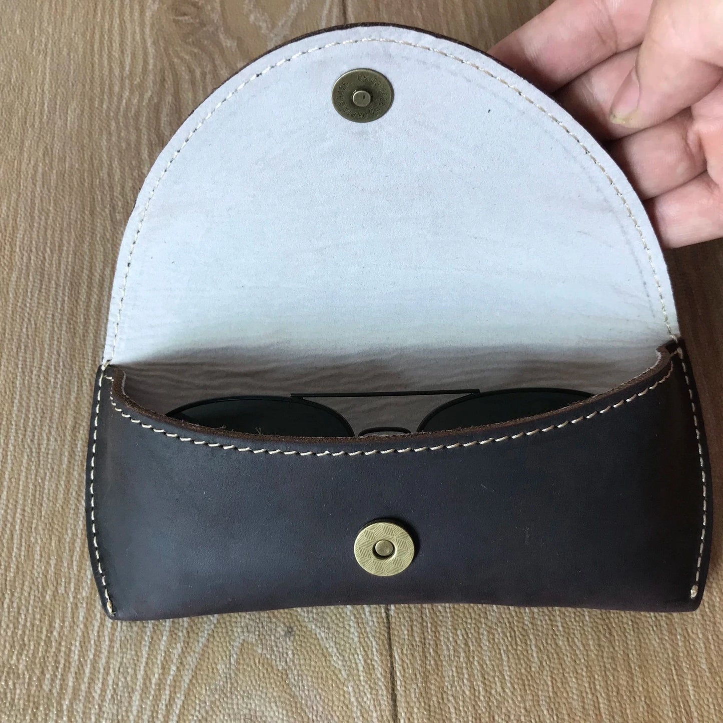 Leather In Stock Eyeglass Cowhide Leather Sunglasses Bag/Sun Glasses Pouch For Men And Women Unique Best Hard Spectacle Protective Case