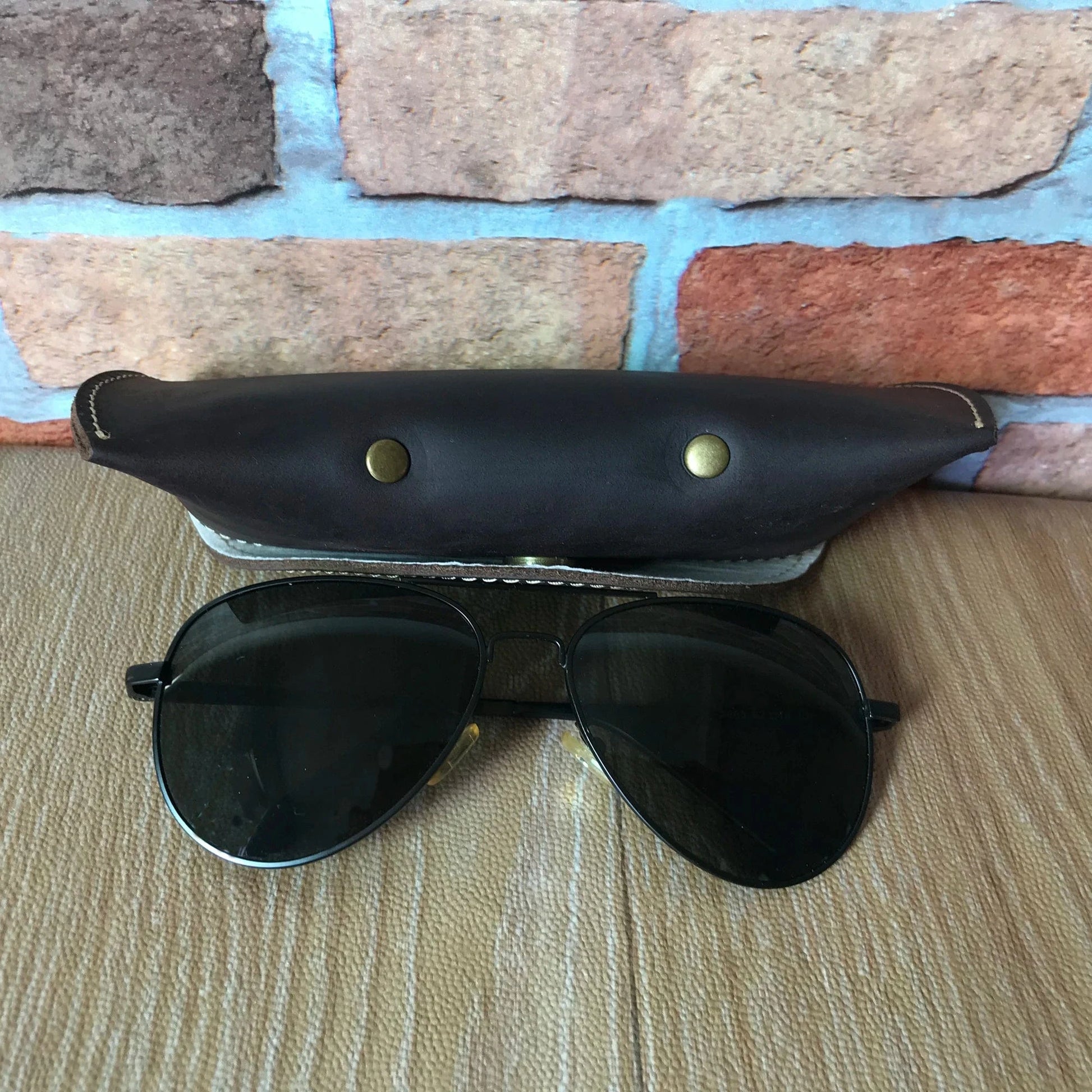 Leather In Stock Eyeglass Cowhide Leather Sunglasses Bag/Sun Glasses Pouch For Men And Women Unique Best Hard Spectacle Protective Case