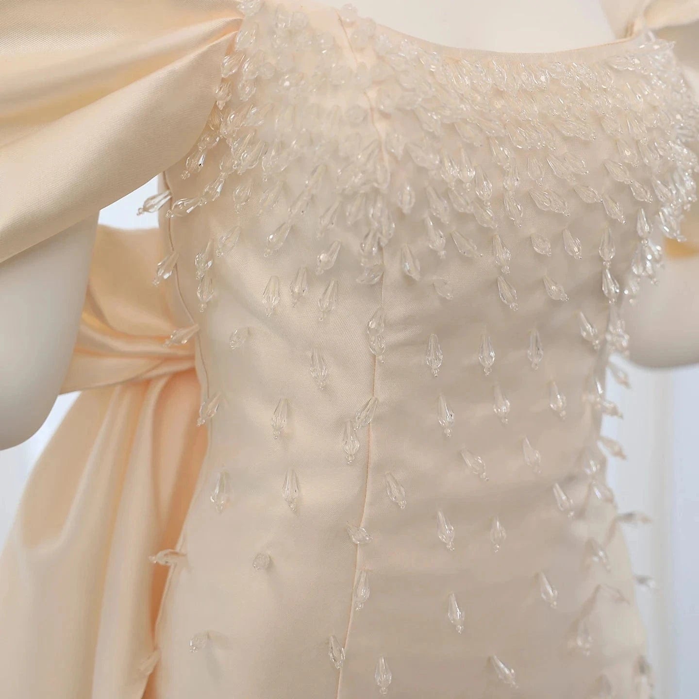 Luxury Crystal Beige Dubai Evening Dresses with Cape Sleeves Overskirt Arabic Women Wedding Formal Party Gowns SZ426