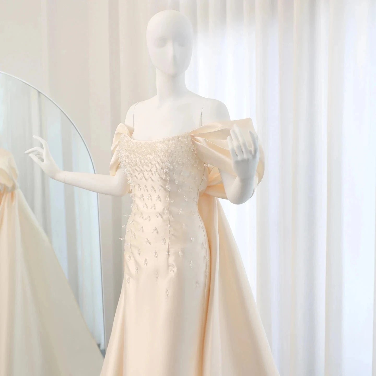 Luxury Crystal Beige Dubai Evening Dresses with Cape Sleeves Overskirt Arabic Women Wedding Formal Party Gowns SZ426