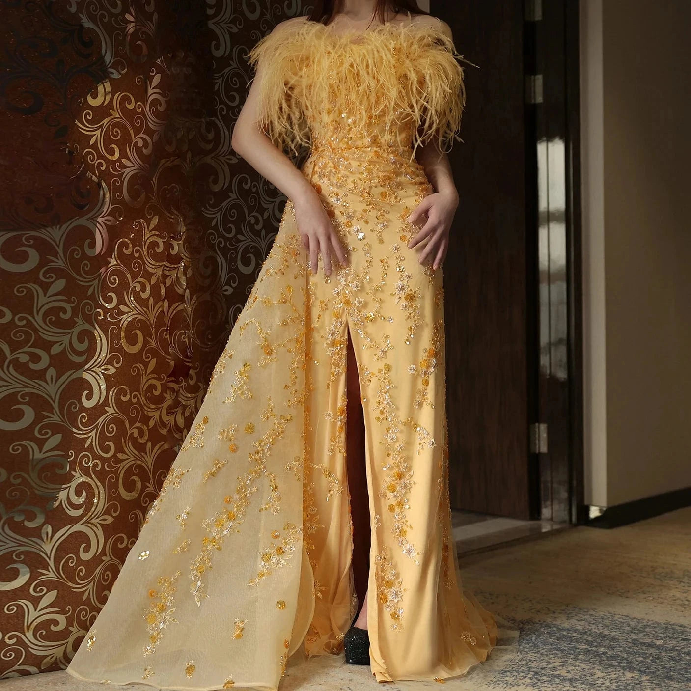 Luxury Feather Yellow Gold Evening Dress With Overskirt Slit Elegant Strapless Women Wedding Prom Party Gowns Sz442