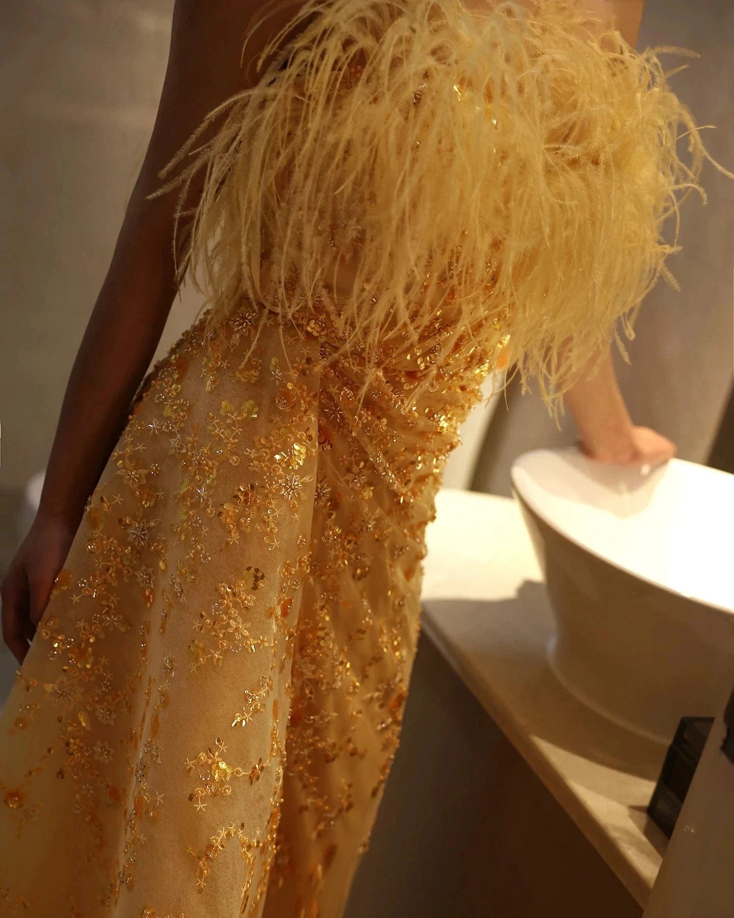 Luxury Feather Yellow Gold Evening Dress With Overskirt Slit Elegant Strapless Women Wedding Prom Party Gowns Sz442