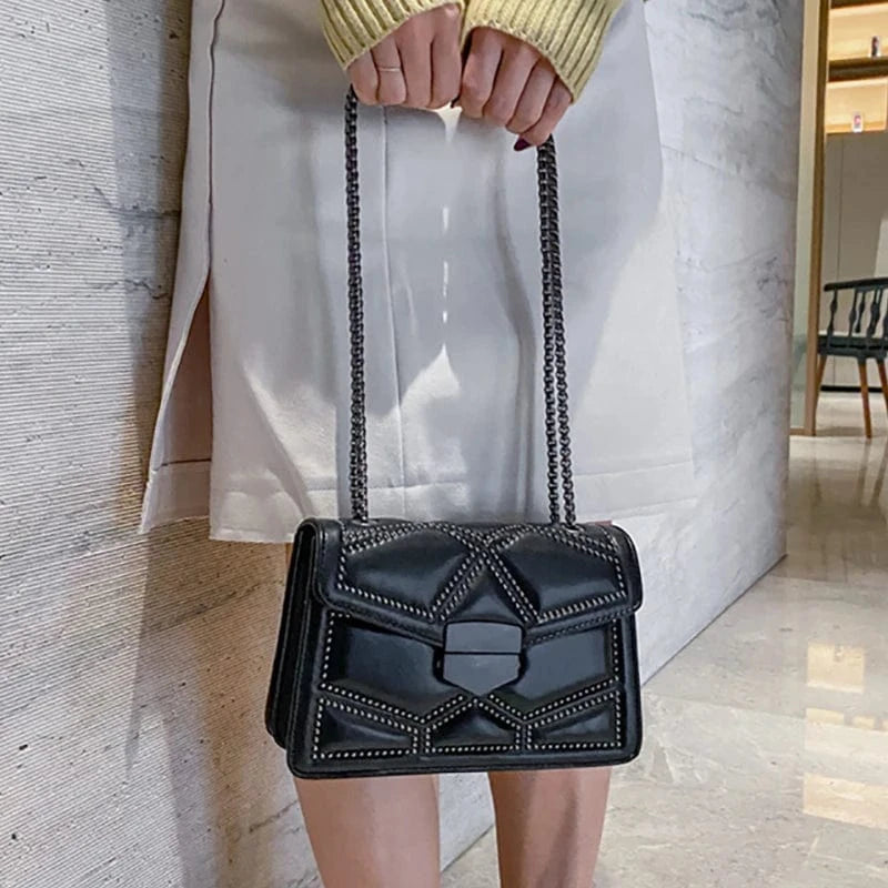 Luxury Rivets Women Handbags Fashion Lock Shoulder Messenger Bag Girls Small Chains Tote Bag New Female Purses