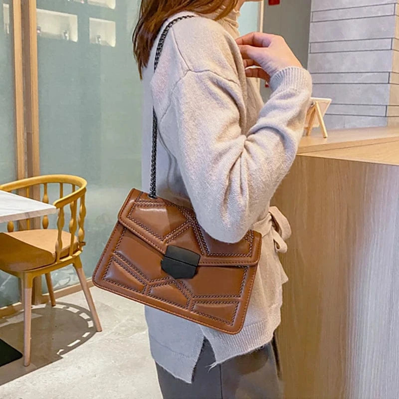 Luxury Rivets Women Handbags Fashion Lock Shoulder Messenger Bag Girls Small Chains Tote Bag New Female Purses