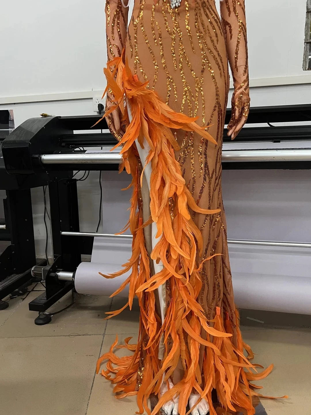 New Design Ladies Orange Elegant Runway Dress Feathers Beading Sexy Maxi Evening Dresses
