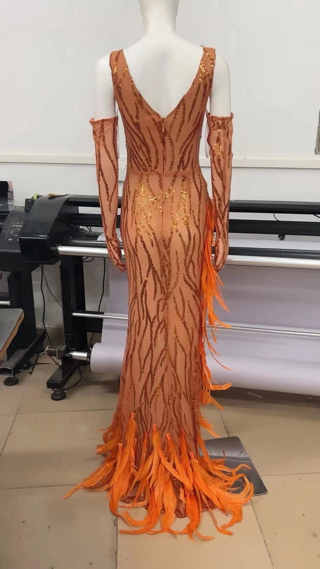 New Design Ladies Orange Elegant Runway Dress Feathers Beading Sexy Maxi Evening Dresses