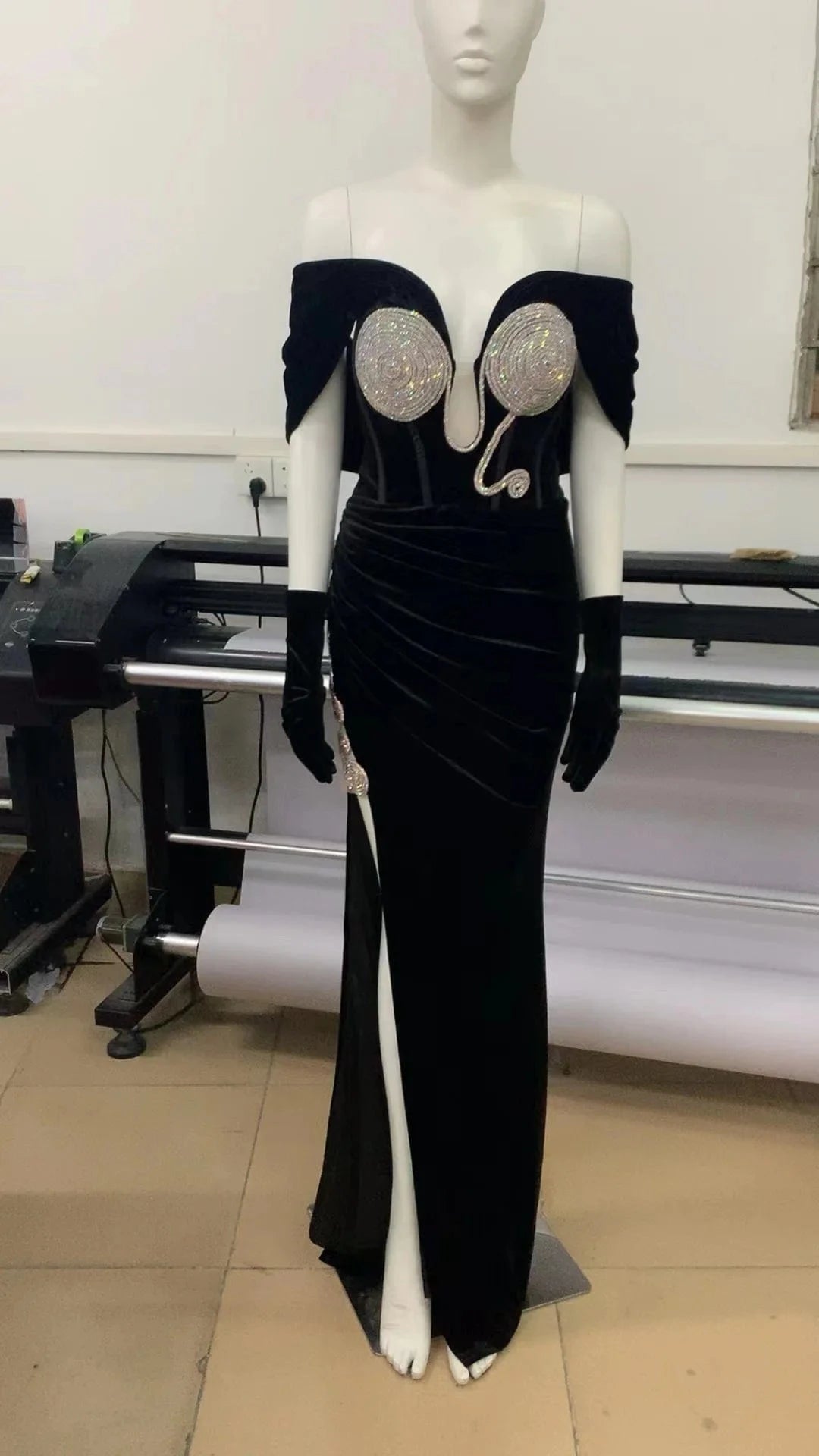 New Fashion Woman Black Elegant Sleeveless Sexy Beading Off-shoulder Prom Party Dresses