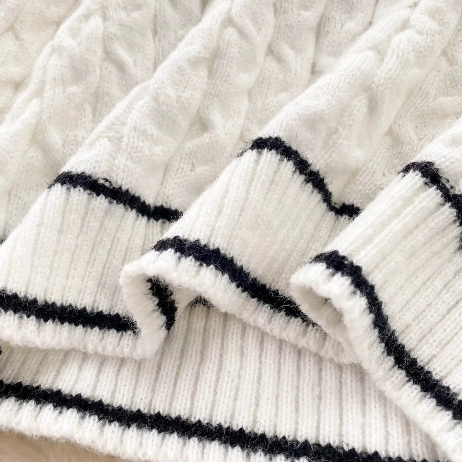 One size  Women's autumn and winter casual loose set Pullover Knitted Sweater High Waist Shorts Two Piece Set