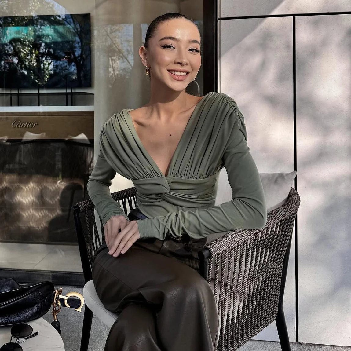 OUDINA French Temperament Elegant Top For Women High-end Design Niche Twist Pleated Female Tops And T-shirt