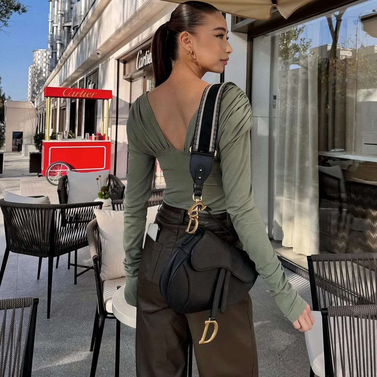 OUDINA French Temperament Elegant Top For Women High-end Design Niche Twist Pleated Female Tops And T-shirt