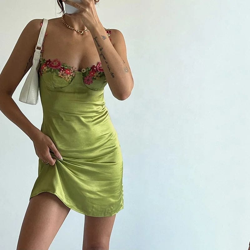 OUDINA Vacation Style Fashionable Hottie Suspender Waist-cinching Embroidered Dresses Lace Formal DressFor Women