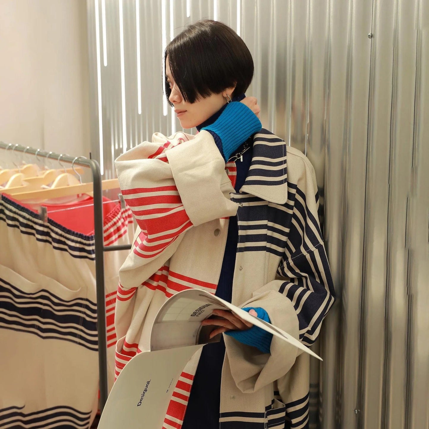 OUDINA Wholesale Contrast Color Outerwear Woman Striped Cardigan Jacket Loose Long Sleeve Women's Winter Jackets