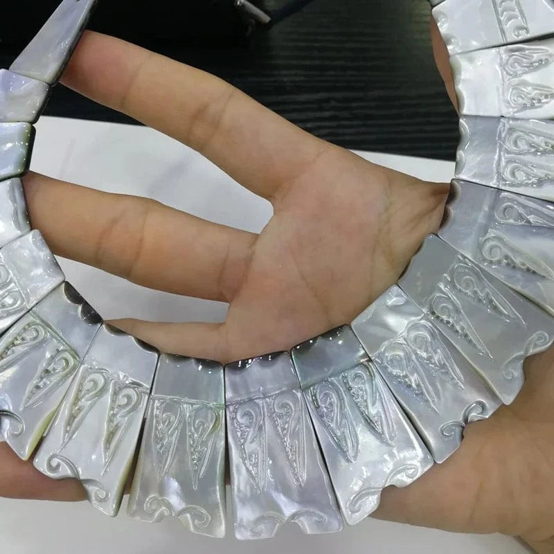 White LWN41234 Handmade Natural Statement Carved Large Sea Shell Choker Necklaces Bohemian Beach Nature Big Mother Of Pearl Necklace