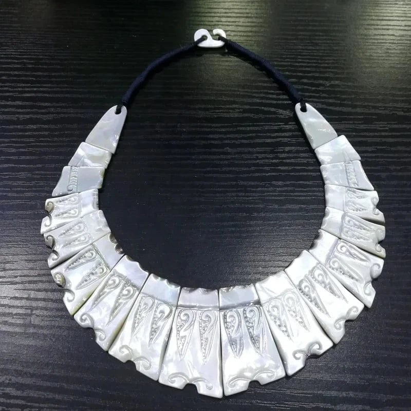 White LWN41234 Handmade Natural Statement Carved Large Sea Shell Choker Necklaces Bohemian Beach Nature Big Mother Of Pearl Necklace