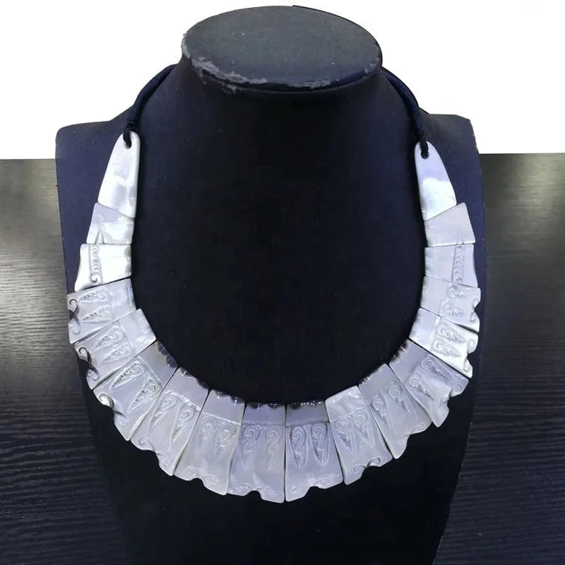 White LWN41234 Handmade Natural Statement Carved Large Sea Shell Choker Necklaces Bohemian Beach Nature Big Mother Of Pearl Necklace