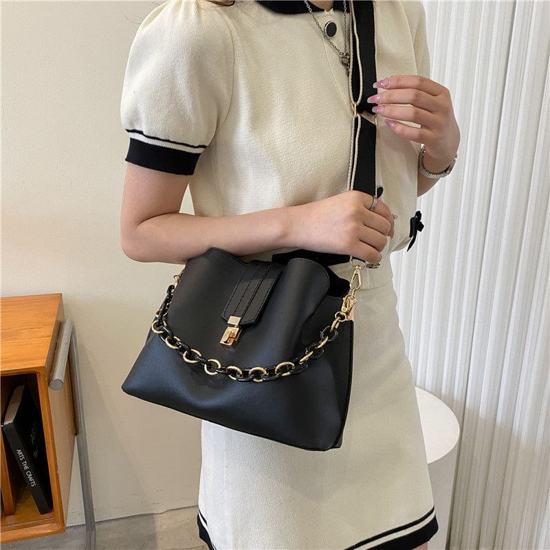 Wholesale Handbags With Chain Factory 2022 Small Young Ladies Purses Women Popular Bucket Bag